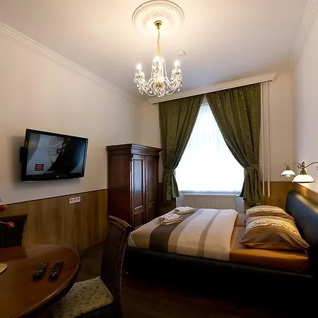 Apartment Karla Capka Street Karlovy Vary Exterior photo
