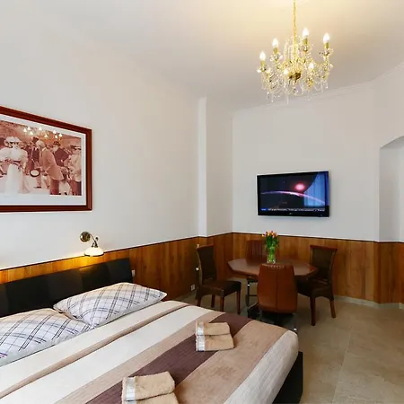 Apartment Karla Capka Street Karlovy Vary Exterior photo