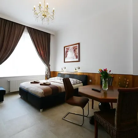 Apartment Karla Capka Street Karlovy Vary Exterior photo